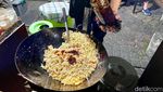 Porsi Mantap! Ini Racikan Nasi Goreng Chili Oil Viral Rp 20.000