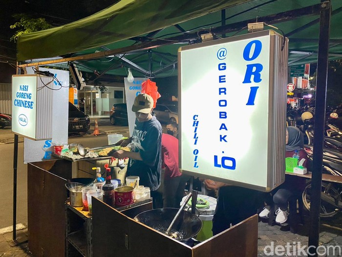 Gerobak LO: Pedas Gurih Nasi Goreng Chili Oil Viral Rp 20.000 di Sabang Gerobak LO: Pedas Gurih Nasi Goreng Chili Oil Viral Rp 20.000 di Sabang