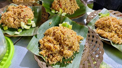 Porsi Mantap! Ini Racikan Nasi Goreng Chili Oil Viral Rp 20.000