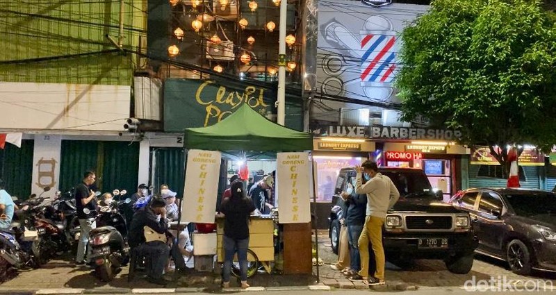 Gerobak LO: Pedas Gurih Nasi Goreng Chili Oil Viral Rp 20.000 di Sabang