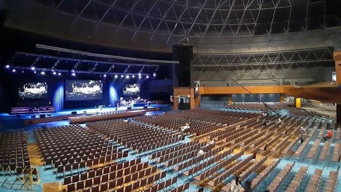 Graha Bethany Nginden merupakan gereja terbesar di Surabaya. Bahkan menjadi salah satu gereja terbesar di Asia Tenggara.