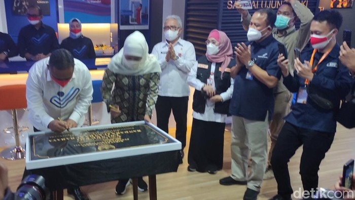 gubernur khofifah meresmikan lounge VVIP untuk PMI