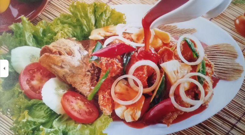 Rekomendasi restoran yang menyajikan gurame asam manis enak.