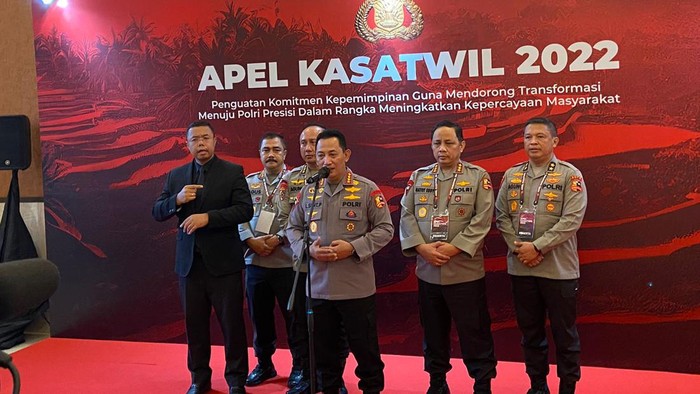 Kapolri Jenderal Listyo Sigit Prabowo (bicara menggunakan mic)/(Azhar-detikcom)