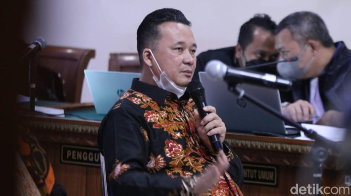 Ketua Senat Unila, M Basri saat memberi kesaksian di PN Tanjung Karang, Bandar Lampung.