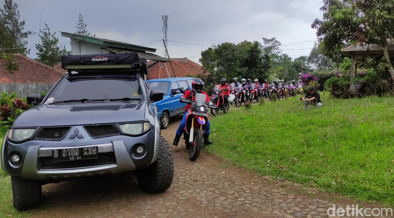 Komunitas Honda CRF Rally Indonesia bantu korban terdampak gempa di Cianjur.