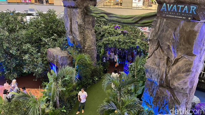 Menyusuri Dunia Avatar di Pusat Perbelanjaan Jakarta Film Avatar: The Way of Water telah tayang di Indonesia, para penggemar film Avatar kini dapat merasakan masuk ke dunia Avatar di Pusat Perbelanjaan Jakarta, Rabu (14/12/2022).