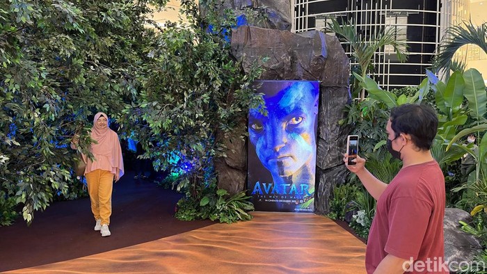 Film Avatar: The Way of Water  telah tayang di Indonesia, para penggemar film Avatar kini dapat merasakan masuk ke dunia Avatar di Pusat Perbelanjaan Jakarta, Rabu (14/12/2022).