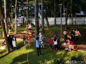 Meski Tertutup Pagar Seng, Tebet Eco Park Tetap Ramai