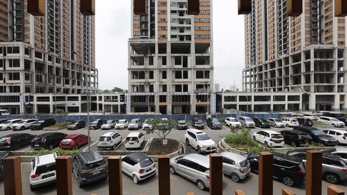 Suasana proyek hunian apartemen Meikarta District 1 milik Grup Lippo di Cikarang Kabupaten Bekasi, Jawa Barat, Selasa (13/12/2022).