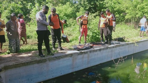 Penemuan mayat wanita terapung di bak penampungan air di  Desa Penfui Timur, Kecamatan Kupang Tengah, Kabupaten Kupang, Nusa Tenggara Timur (NTT), Rabu (14/12/2022).