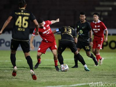 Potret Persis Solo Vs Barito Putera yang Berakhir Skor Kacamata