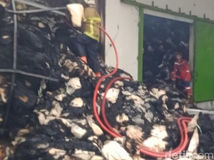 Kebakaran Gudang Pabrik Tekstil Pedan Klaten Padam