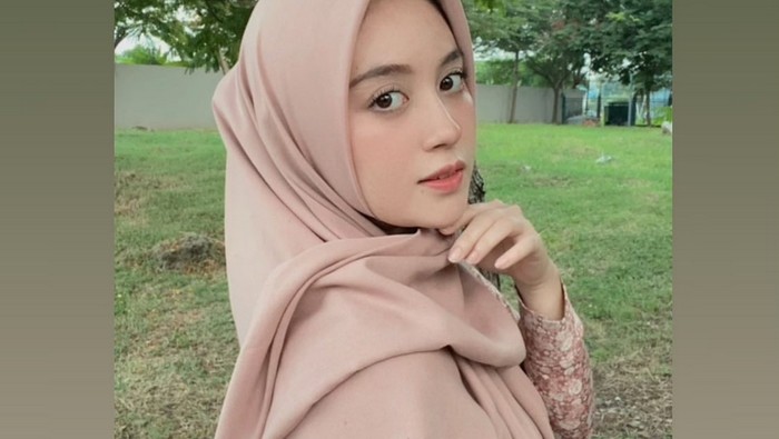 Potret Nabilah Ratna Ayu Azalia yang menceritakan tentang pengalaman berhijab.
