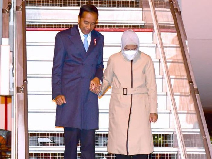 Presiden Jokowi dan Iriana tiba di Brussel untuk hadiri KTT ASEAN-Uni Eropa, Rabu (13/12/2022).