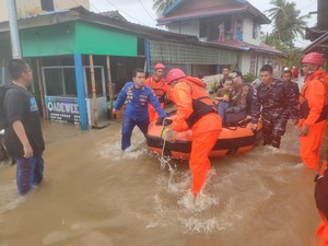 Ketinggian Banjir di Natuna Capai 1,9 Meter, Warga Mulai Mengungsi