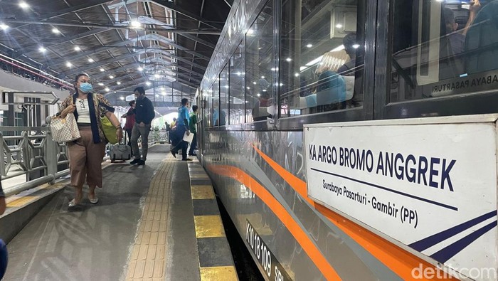 pt kai daop 8 surabaya