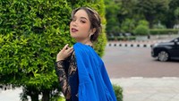 Putri Anjani senang betul bisa menyandang gelar Sarjana Hubungan Internasional. (Foto: dok Instagram)