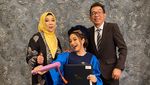 Bahagianya Putri Anjani Anak Jarwo Kwat Lulus Kuliah