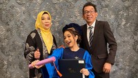 Jarwo Kwat juga memberi pesan semoga ilmu yang dipelajari Putri Anjani selama kuliah bermanfaat untuk ke depannya. (Foto: dok Instagram)