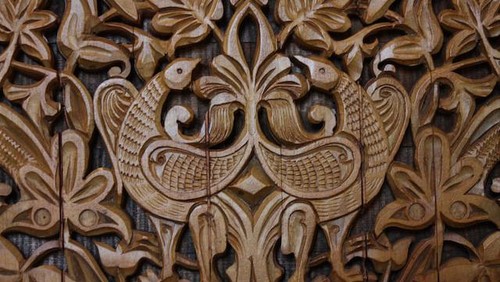 Ragam Hias pada Bahan Kayu