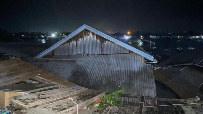 Rumah terdampak tanah longsor di Indragiri Hilir, Riau. (Foto: Istimewa)