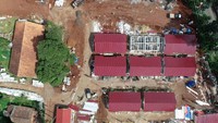Saat ini, Kementerian PUPR tengah membangun hunian tetap yang ditargetkan selesai 80 unit rumah pada akhir Desember mendatang.