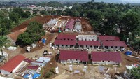 Untuk rumah-rumah di kawasan lain yang juga terdampak bencana gempa, Pemerintah Indonesia akan memberikan bantuan uang tunai sebesar Rp 60 juta untuk kemudian masyarakat akan melakukan pembangunan rumahnya secara mandiri.