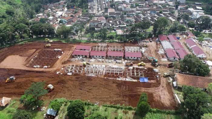 Rumah untuk Korban Gempa Cianjur Sudah Nampak, Ini Penampakannya Kementerian PUPR tengah membangun rumah untuk para korban gempa di Cianjur. Begini penampakannya.
