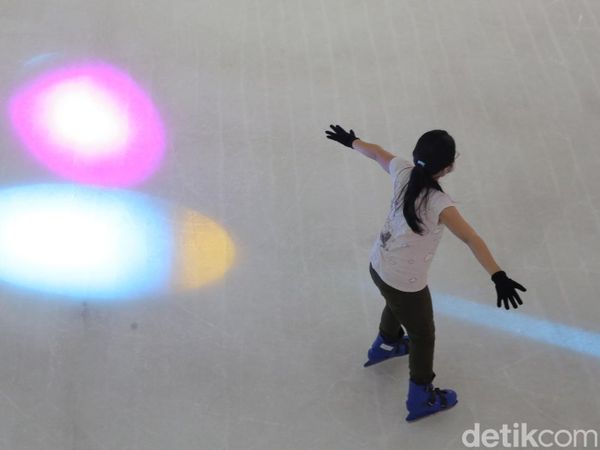 Bertualang Seru di Wahana Ice Rink Jakbar