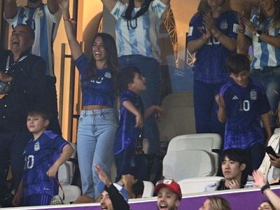 Sorak Gembira Istri dan Anak-anak Messi Saat Argentina Libas Kroasia