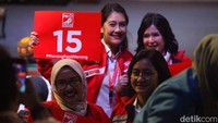 Pendukung dari parpol masing-masing sudah menyediakan poster sesuai nomor urut di Pemilu 2024.