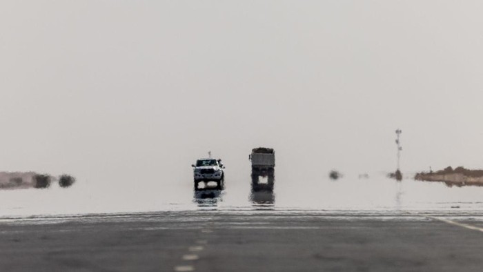 Cars travelling on a desert highway are engulfed in heat haze near Jaww Al Nasla in western Qatar on November 15, 2022, ahead of the Qatar 2022 World Cup football tournament. (Photo by Odd ANDERSEN / AFP) (Photo by ODD ANDERSEN/AFP via Getty Images)