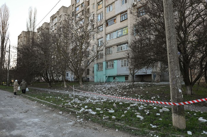 1245602697 KHERSON, UKRAINE - DECEMBER 14: A view of the building hit by a missile attack in the southern part of Kherson, Ukraine, on December 14, 2022. A month after Russian withdrawal, the Ukrainian city of Kherson and the surrounding villages are daily bombarded by Russian troops from the left bank of the Dnieper. (Photo by Artur Widak/Anadolu Agency via Getty Images)