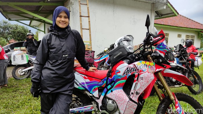 Ade Tawnia, Lady Bikers yang juga Ketua Umum CRF Rally Indonesia Jawa Barat.