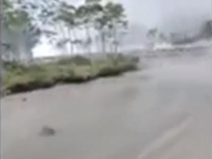 Aliran pasir yang diduga lahar dingin Semeru