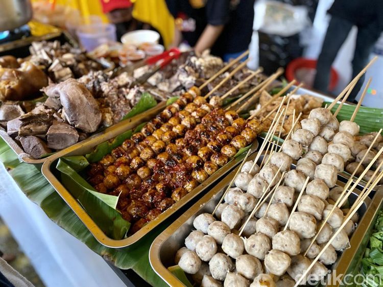 Serunya Kulineran sambil Nonton Konser di Allo Bank Food Festival