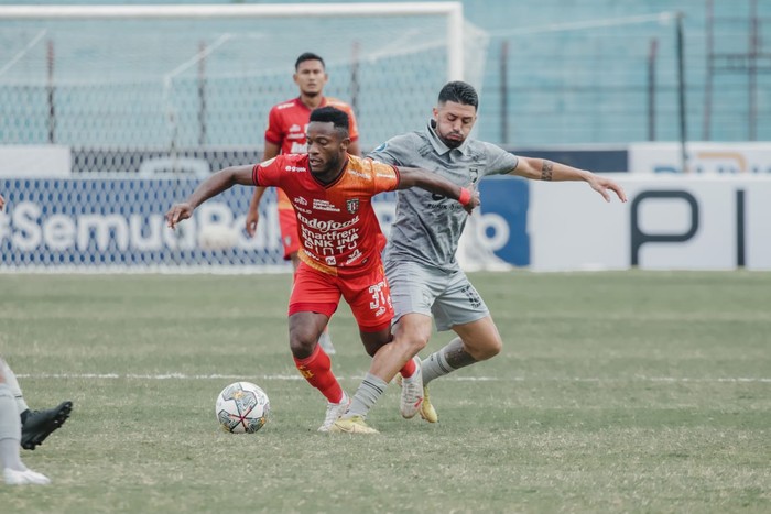 Bali United harus berlapang dada menerima kekalahan menyakitkan 1-3 dari Borneo FC dalam lanjutan pekan 15 BRI Liga 1 2022/2023 hari Kamis (15/12).