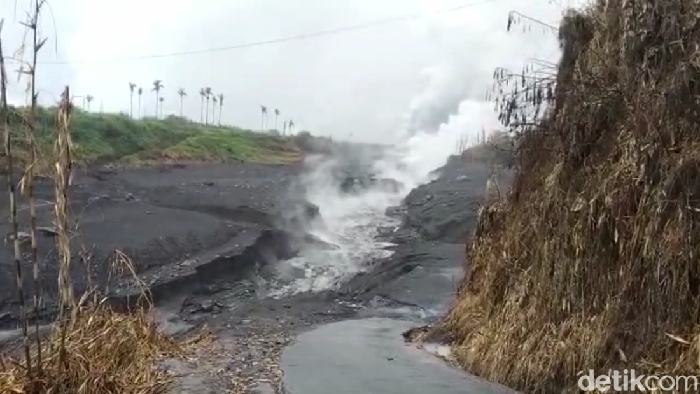 Banjir lahar hujan di Curah Kobokan, Desa Supiturang, Pronojiwo, Lumajang