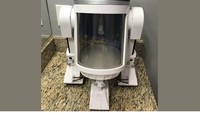 Ini bukan robot atau mesin cuci. Ini akurium. Para pencinta starwars barangkali tertarik? Harganya lumayan sih US$ 2.000 di luar ongkir. Foto: Boredpanda/ebaybae
