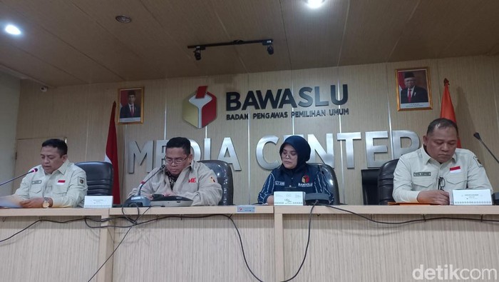 Bawaslu membacakan putusan soal laporan dugaan pelanggaran Anies di Aceh