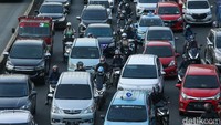 Pemprov DKI memang akan fokus mengatasi macet mulai 2023. Kepala Badan Pengelolaan Keuangan Daerah (BPKD) DKI Jakarta, Michael Rolandi Cesnanta Brata, menyampaikan untuk kegiatan prioritas dalam penanganan kemacetan, di antaranya untuk pembangunan infrastruktur pengurai kemacetan, seperti MRT dan LRT.