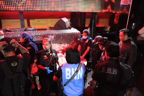 BNNP Bali melakukan razia di sebuah tempat hiburan di wilayah Kelurahan Seminyak, Kecamatan Kuta, Kabupaten Badung. (Dok. BNNP Bali)