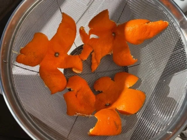 Cara Mudah dan Praktis Kupas Kulit Jeruk ala Nenek Jepang