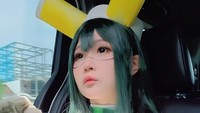 Foto Clarissa Punipun jadi Tsuyu Asui, yang karakternya punya kemampuan melompat, lidah bisa memanjang, menempel di tempok, dan berkamuflase seperti kodok, disukai banyak warganet. (Foto: dok Instagram)