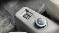 Sama seperti Wuling Air ev, DFSK Mini EV pun mengadopsi fitur canggih, contohnya seperti tuas transmisi yang menggunakan kenop. Foto: Luthfi Anshori/detikOto