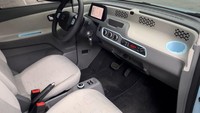Interior mobil ini cukup lapang, visibilitas pengendara di depan pun cukup baik. Foto: Luthfi Anshori/detikOto
