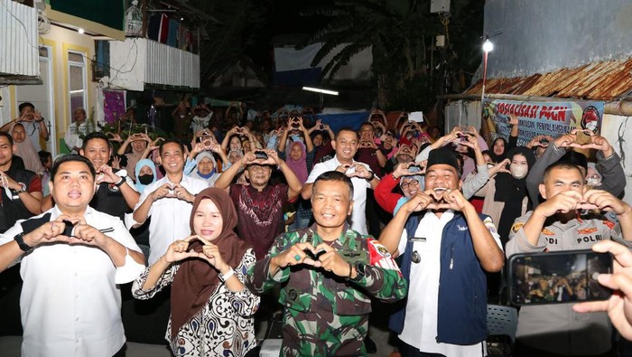 Direktorat Narkoba Polda Metro Jaya di Kampung Boncos