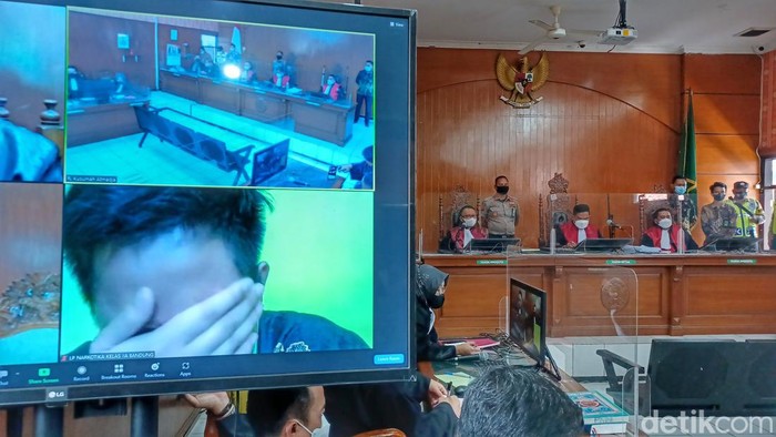 Doni Salmanan divonis 4 tahun penjara.