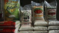 Harga beras juga mengalami kenaikan meski tidak begitu besar, seperti beras Ramos naik Rp 12 menjadi Rp 10.882/kg.  